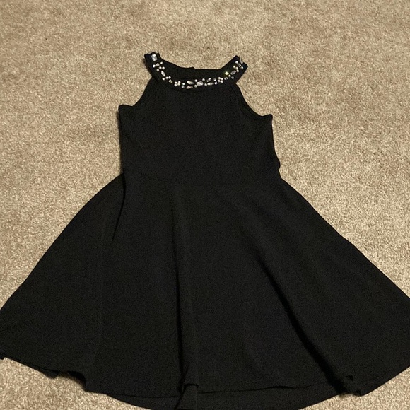 Nice black dress! - Picture 1 of 2